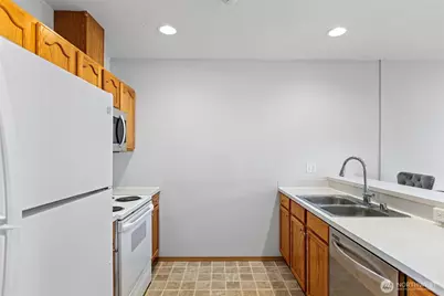 15815 Admiralty Way #D-4, Lynnwood, WA 98087 - Photo 5