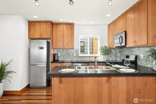 4331 9th Ave NE, Seattle, WA 98105 - Photo 5