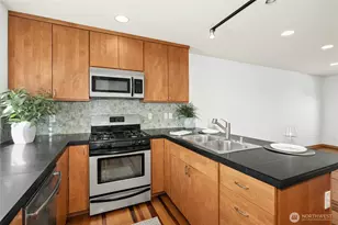 4331 9th Ave NE, Seattle, WA 98105 - Photo 7