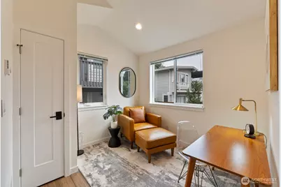 7507 Latona Avenue NE, Seattle, WA 98115 - Photo 15