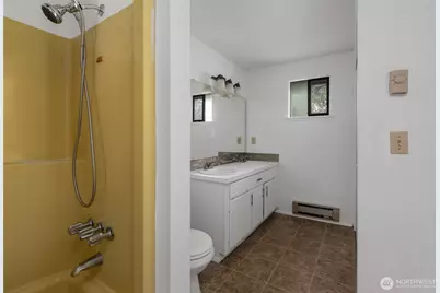 660 SW Harrier Circle #2, Oak Harbor, WA 98277 - Photo 37
