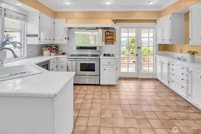 1518 4th Avenue N, Seattle, WA 98109 - Photo 5
