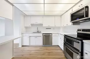 10817 Glen Acres Dr S, Seattle, WA 98168 - Photo 9