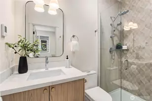 2328 Franklin Ave E, Seattle, WA 98102 - Photo 9