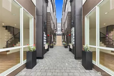 2328 Franklin Avenue E #G, Seattle, WA 98102 - Photo 33