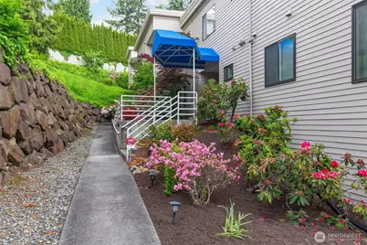 5225 50th Avenue NE #204, Seattle, WA 98105 - Photo 3