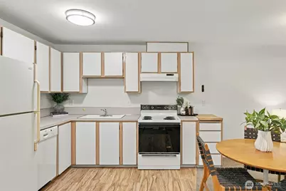 5225 50th Avenue NE #204, Seattle, WA 98105 - Photo 7