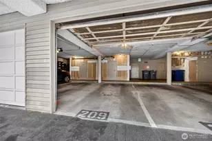 10410 NE 32nd Pl, Bellevue, WA 98004 - Photo 13