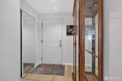 2125 California Avenue SW #302, Seattle, WA 98116 - Photo 3