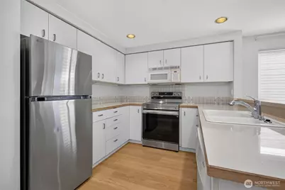 2125 California Avenue SW #302, Seattle, WA 98116 - Photo 13