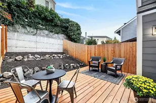 9738 Ashworth Ave N, Seattle, WA 98103 - Photo 15