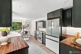 10735 Densmore Ave N, Seattle, WA 98133 - Photo 11