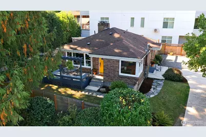 10735 Densmore Avenue N, Seattle, WA 98133 - Photo 37