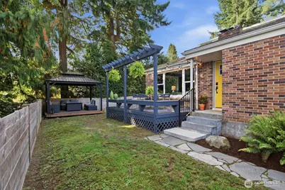 10735 Densmore Avenue N, Seattle, WA 98133 - Photo 35