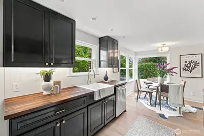 10735 Densmore Avenue N, Seattle, WA 98133 - Photo 9