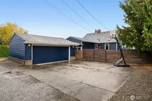 12242 Palatine Ave N, Seattle, WA 98133 - Photo 37