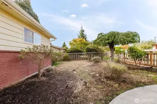 410 N Knapman Ave, Sequim, WA 98382 - Photo 3
