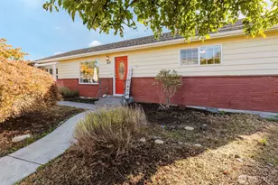 410 N Knapman Ave, Sequim, WA 98382 - Photo 5