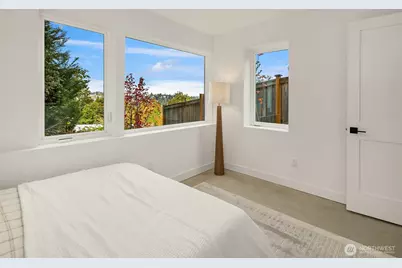 530 W Barrett Street, Seattle, WA 98119 - Photo 15