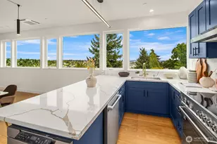 532 W Barrett St, Seattle, WA 98119 - Photo 3