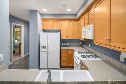 10047 NE Main Street NE #202, Bellevue, WA 98004 - Photo 7