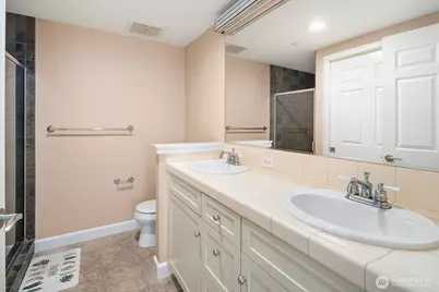 10047 NE Main Street NE #202, Bellevue, WA 98004 - Photo 9