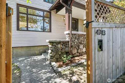 4743 5th Avenue NE, Seattle, WA 98105 - Photo 1