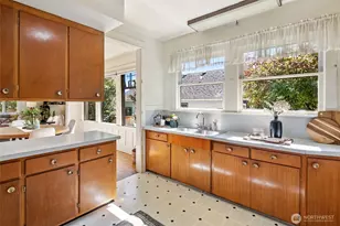 4743 5th Ave NE, Seattle, WA 98105 - Photo 9