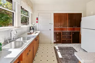 4743 5th Ave NE, Seattle, WA 98105 - Photo 11