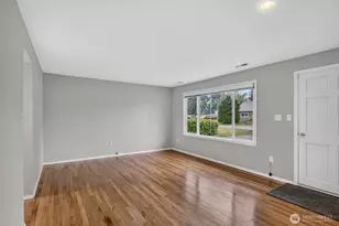 10 E Beech St, Everett, WA 98203 - Photo 7