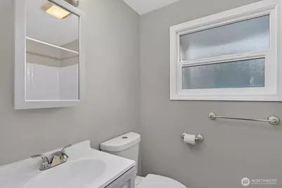 10 E Beech Street, Everett, WA 98203 - Photo 17