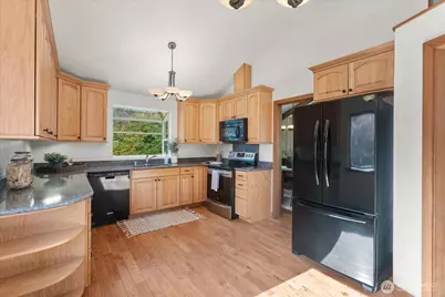5470 NE 200th Place, Lake Forest Park, WA 98155 - Photo 13