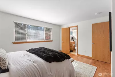 5470 NE 200th Place, Lake Forest Park, WA 98155 - Photo 17
