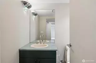 2201 3rd Ave, Seattle, WA 98121 - Photo 17