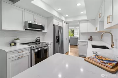 13730 15th Avenue NE #E203, Seattle, WA 98125 - Photo 7