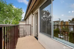 709 N 95th St, Seattle, WA 98103 - Photo 13