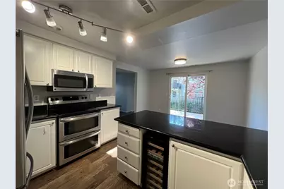 12004 Slater Avenue NE #D5, Kirkland, WA 98034 - Photo 3
