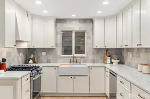 9752 Evanston Ave N, Seattle, WA 98103 - Photo 15