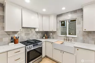 9752 Evanston Ave N, Seattle, WA 98103 - Photo 13