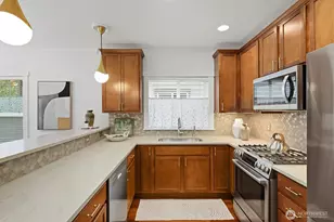 9513 Ashworth Ave N, Seattle, WA 98103 - Photo 15