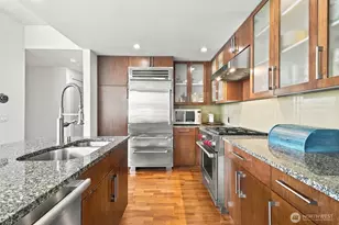 910 Lenora St, Seattle, WA 98121 - Photo 13