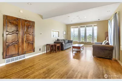 803 NE 72nd Street, Seattle, WA 98115 - Photo 15