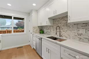 1372 Bel Air Rd, Tacoma, WA 98406 - Photo 7