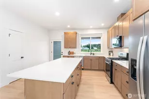 321 W 3rd St, Everson, WA 98247 - Photo 15