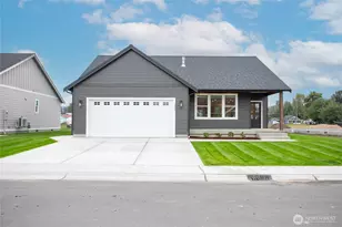 321 W 3rd St, Everson, WA 98247 - Photo 1