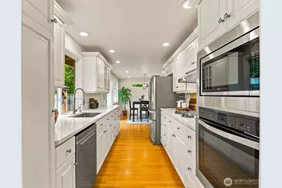 10404 NE 198th Street, Bothell, WA 98011 - Photo 11