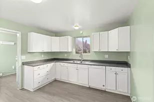 1111 Willapa St, Raymond, WA 98577 - Photo 9
