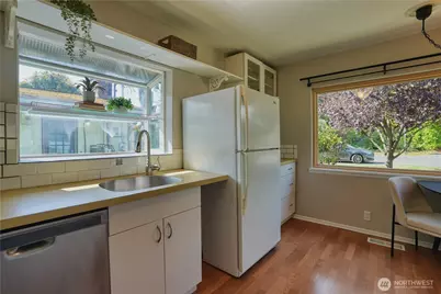 9016 12th Avenue NW, Seattle, WA 98117 - Photo 9
