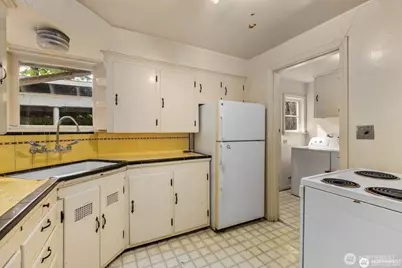 9525 7th Avenue NW, Seattle, WA 98117 - Photo 3
