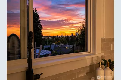 317 NE 58th Street, Seattle, WA 98105 - Photo 3